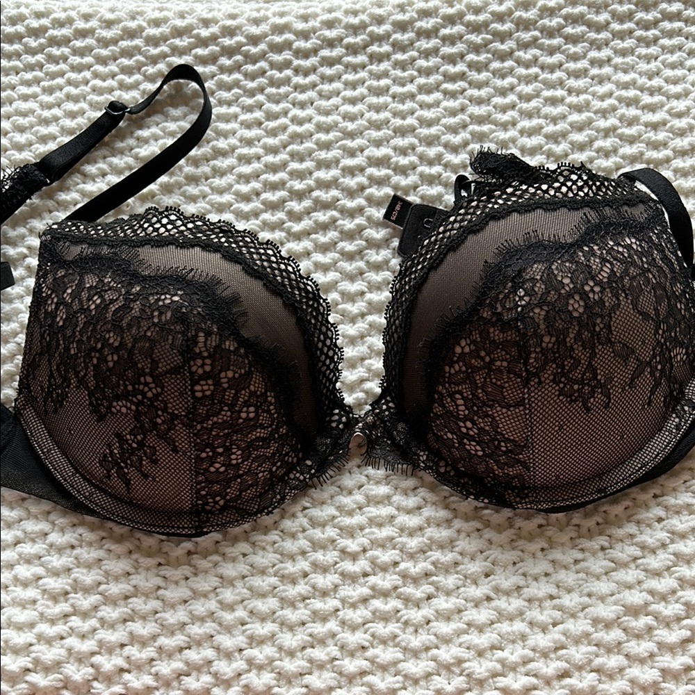 Victoria’s Secret Very Sexy Push-Up Lace Bra